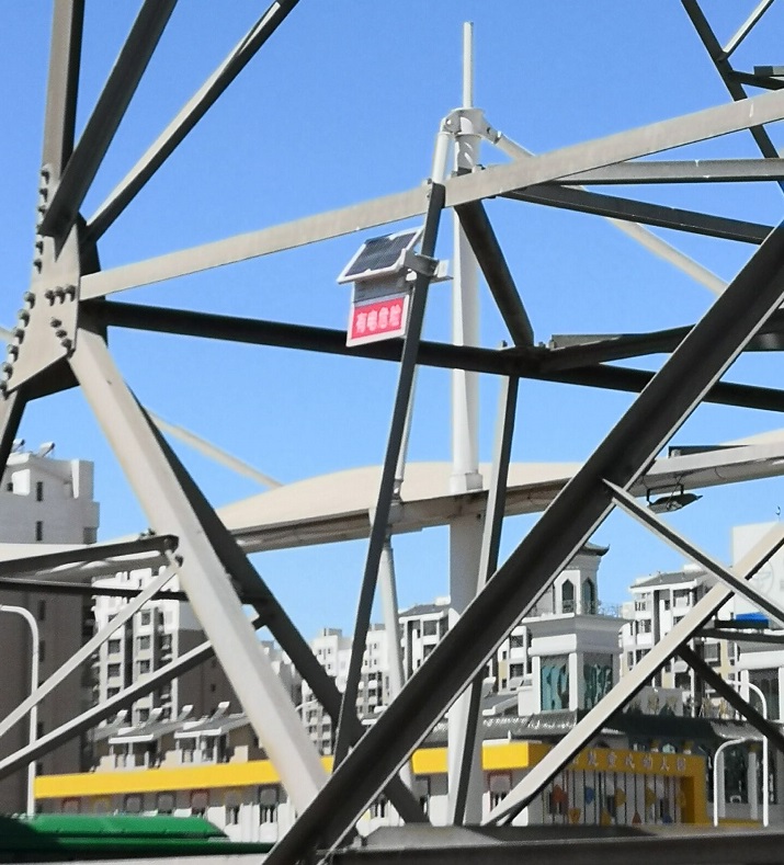 防外破警示牌，提醒靠近物体离开危险区域